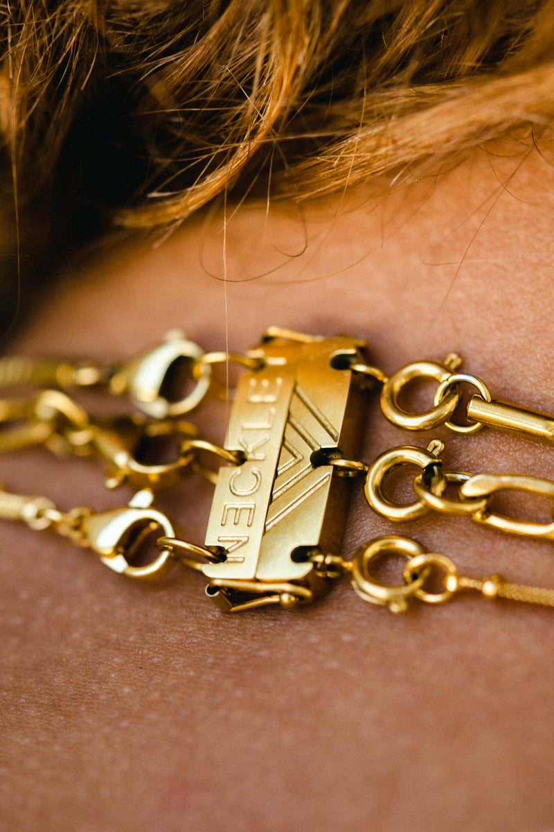 Necklet Triple Layering Clasp in Gold